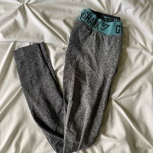 Gym shark leggings